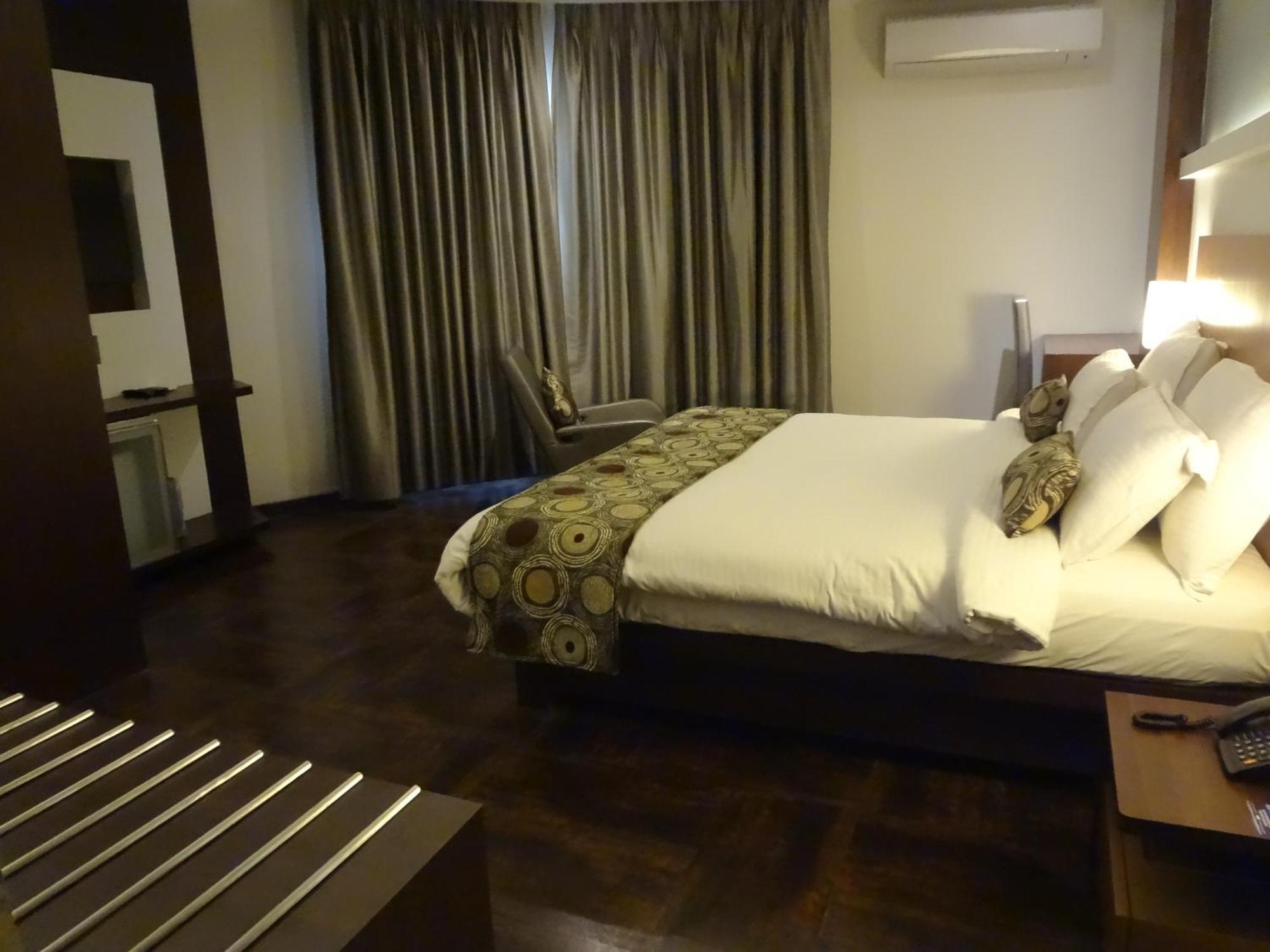 Hotel Galaxy Βομβάη Εξωτερικό φωτογραφία