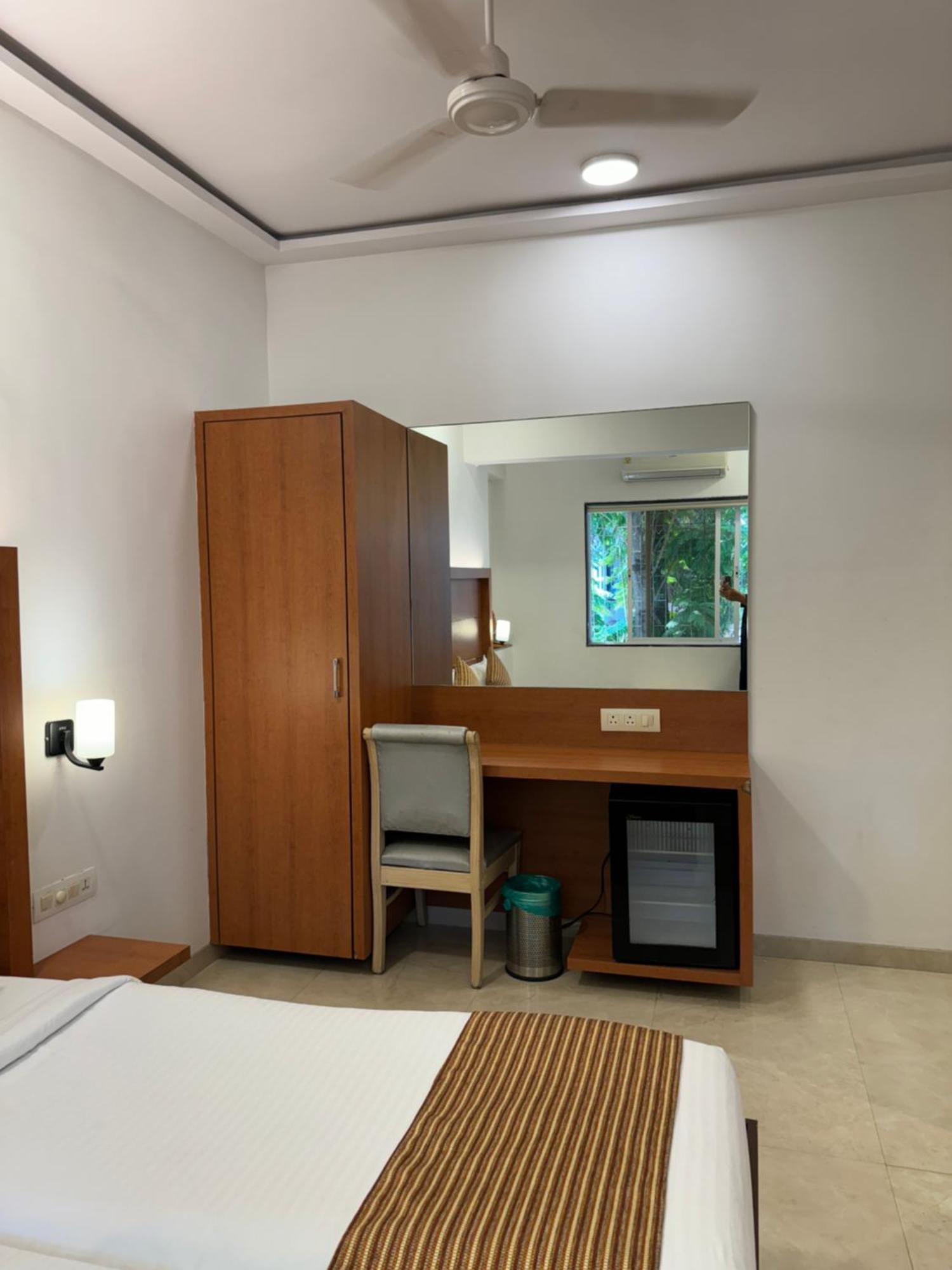 Hotel Galaxy Βομβάη Εξωτερικό φωτογραφία