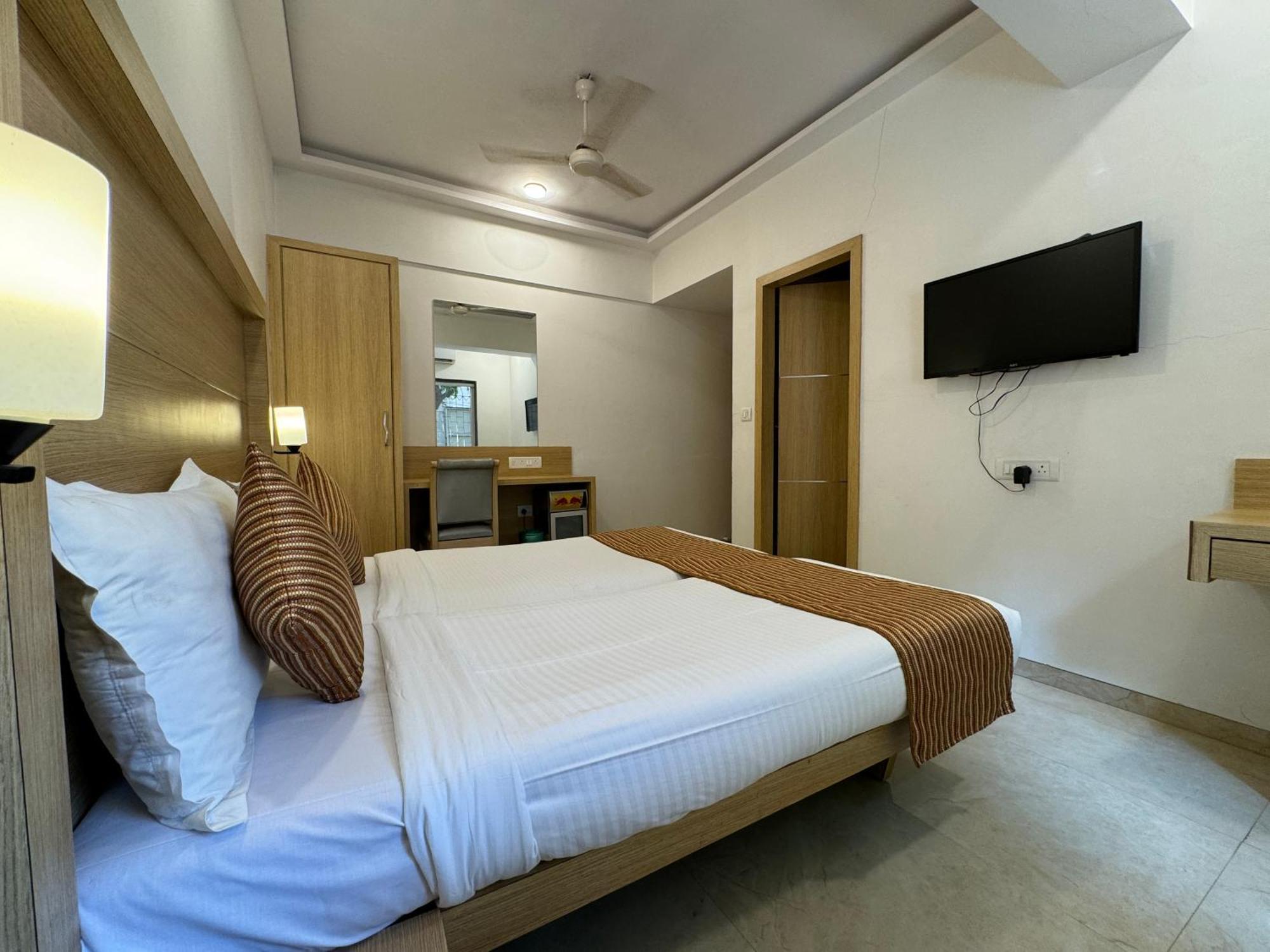 Hotel Galaxy Βομβάη Εξωτερικό φωτογραφία