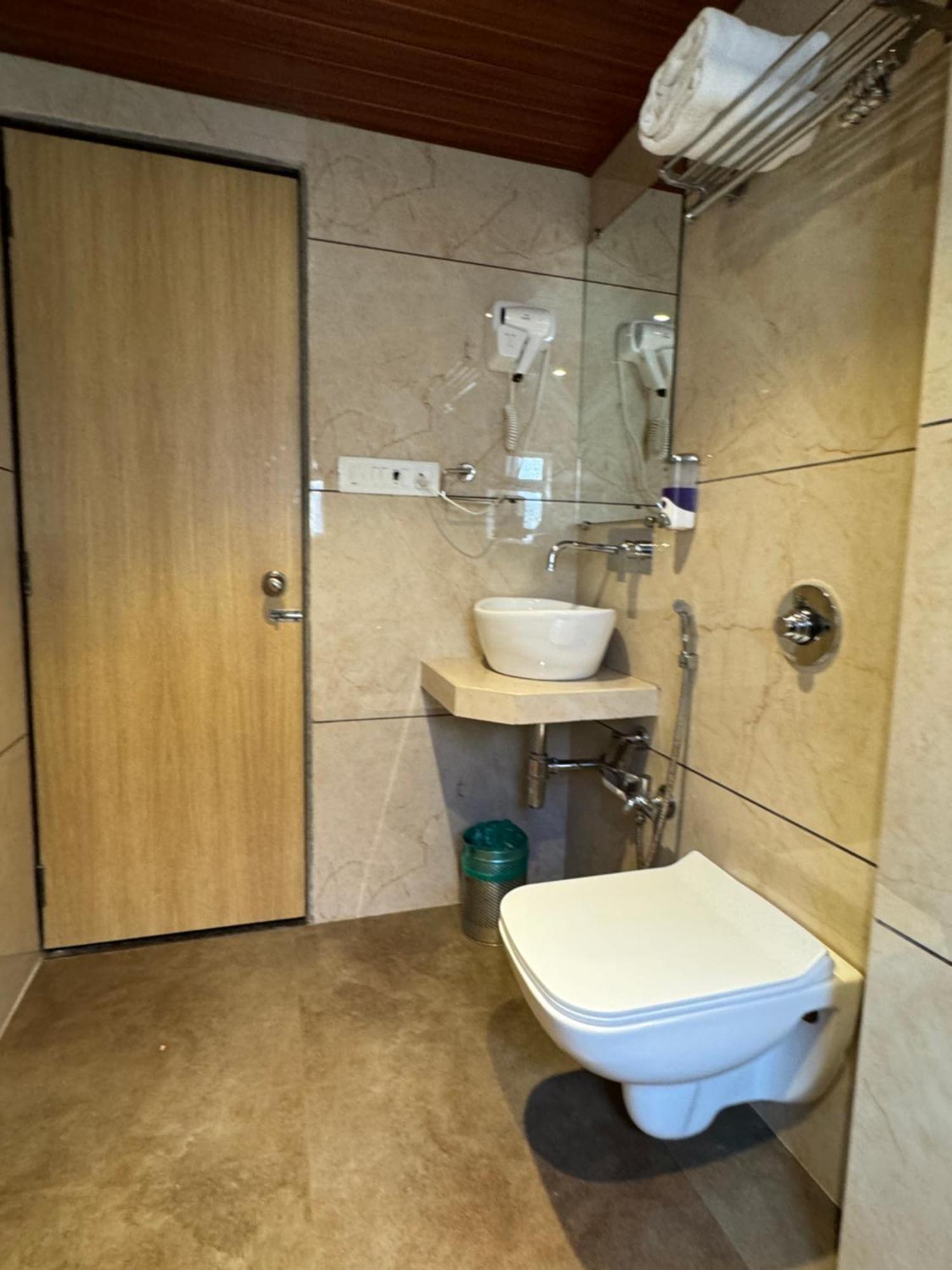 Hotel Galaxy Βομβάη Εξωτερικό φωτογραφία