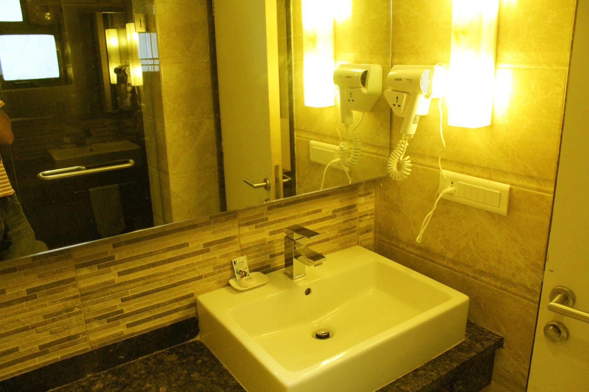Hotel Galaxy Βομβάη Εξωτερικό φωτογραφία