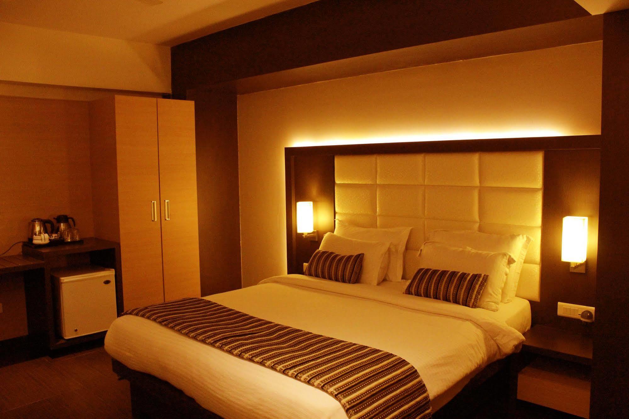 Hotel Galaxy Βομβάη Εξωτερικό φωτογραφία