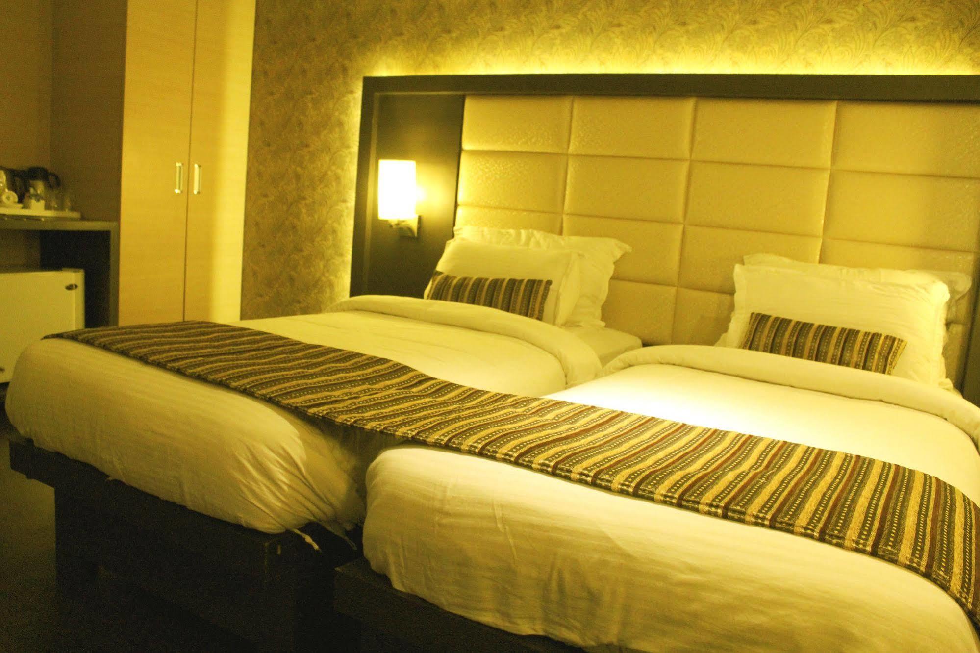 Hotel Galaxy Βομβάη Εξωτερικό φωτογραφία