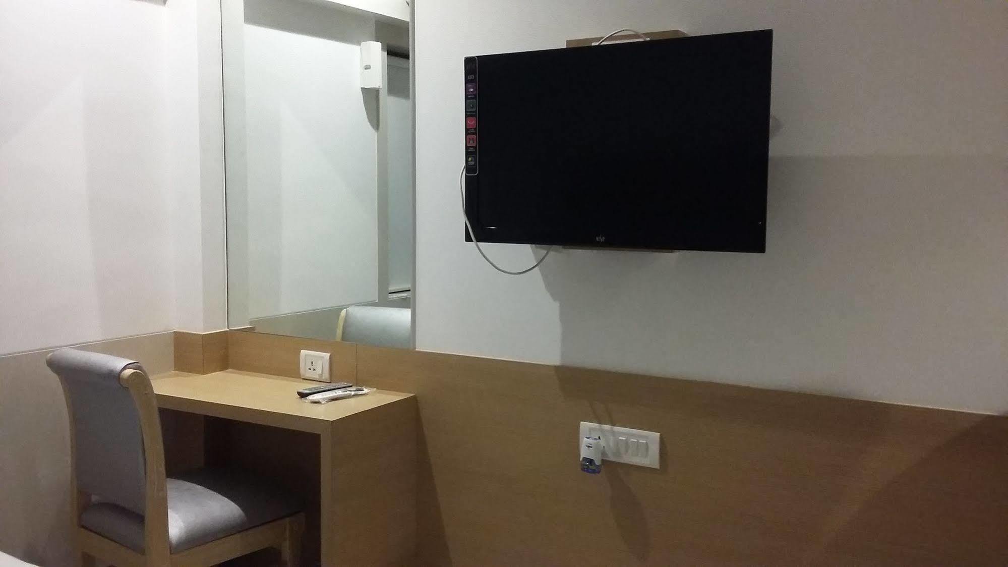 Hotel Galaxy Βομβάη Εξωτερικό φωτογραφία